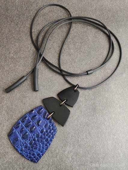 Кулон кожаный ТРИО крокодил синий арт 23312