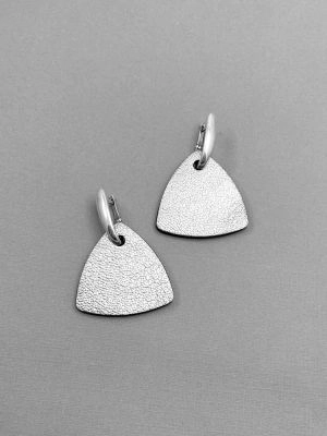 Серьги из кожи ТРЕУГОЛЬНИК M тёмное серебро чёрный арт 38006 Серьги из кожи ТРЕУГОЛЬНИК M тёмное серебро чёрный арт 38006