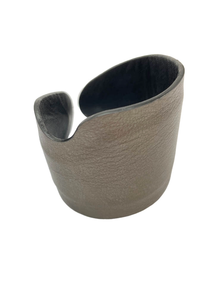 Браслет из кожи тёмное серебро арт 29504 Браслет из кожи тёмное серебро арт 29504