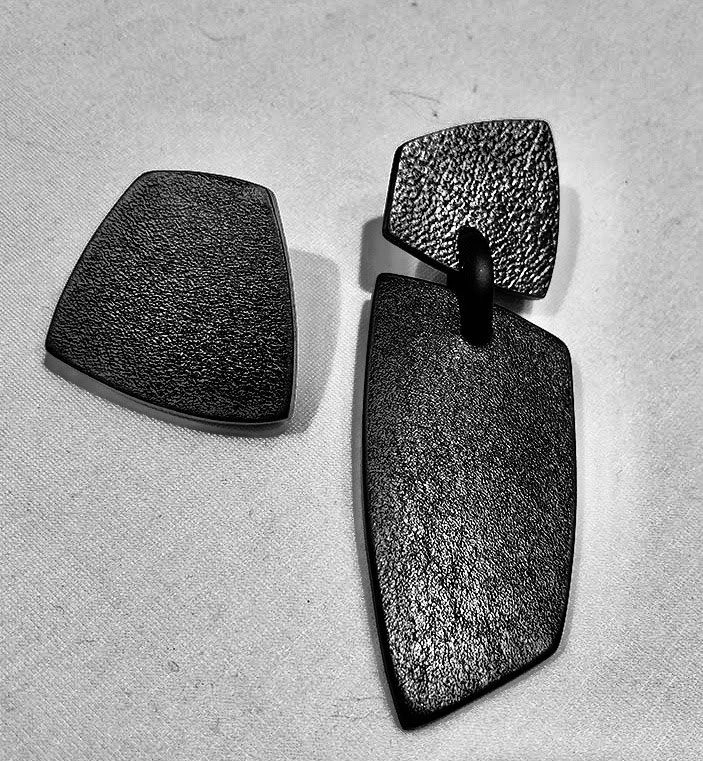 Серьги из кожи серебро чёрный арт 1433 Серьги из кожи серебро чёрный арт 1433