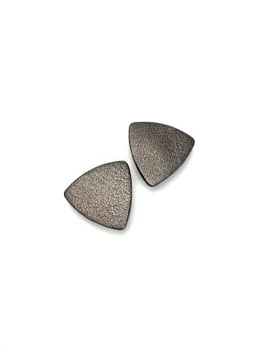 Серьги из кожи ТРЕУГОЛЬНИК тёмное серебро арт 41508 Серьги из кожи ТРЕУГОЛЬНИК тёмное серебро арт 41508