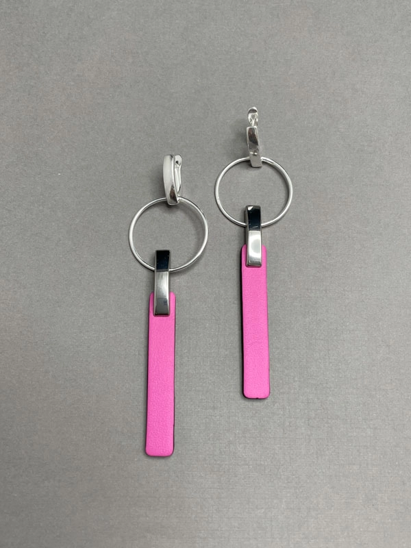 Серьги кожаные фуксия арт 34903 Серьги кожаные фуксия арт 34903