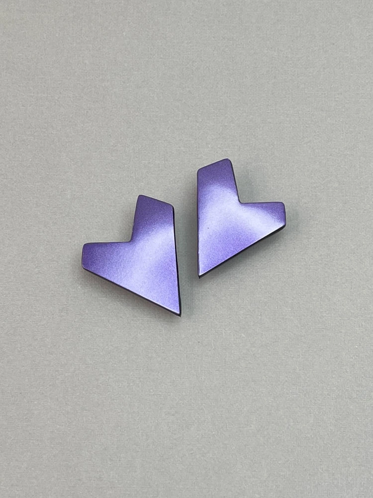 Серьги из кожи АВАНГАРД фиалковый чёрный арт 44502 Серьги из кожи АВАНГАРД фиалковый чёрный арт 44502