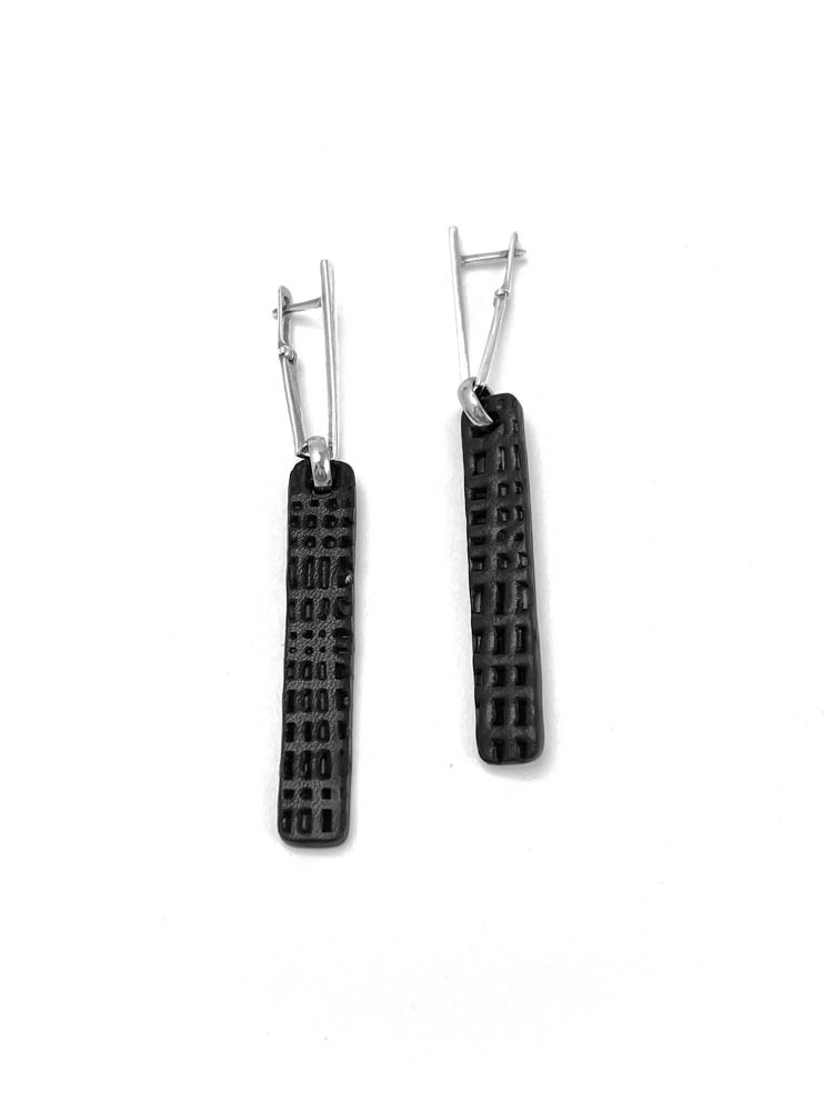 Серьги из кожи чёрный фактурный арт 53402 Серьги из кожи чёрный фактурный арт 53402