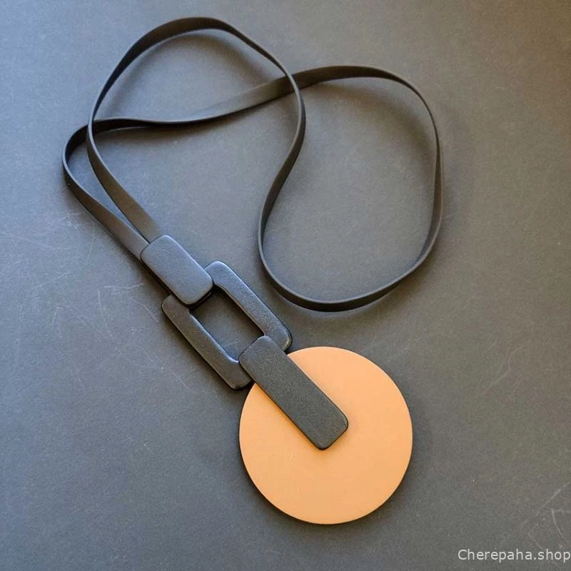 Кулон из кожи карамель гладкий_чёрный арт 1366 Кулон из кожи карамель гладкий_чёрный арт 1366