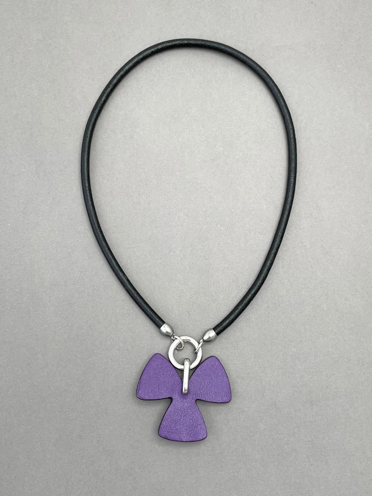 Чокер из кожи ТРИЛИСТНИК фиолетовый чёрный арт 38608 Чокер из кожи ТРИЛИСТНИК фиолетовый чёрный арт 38608