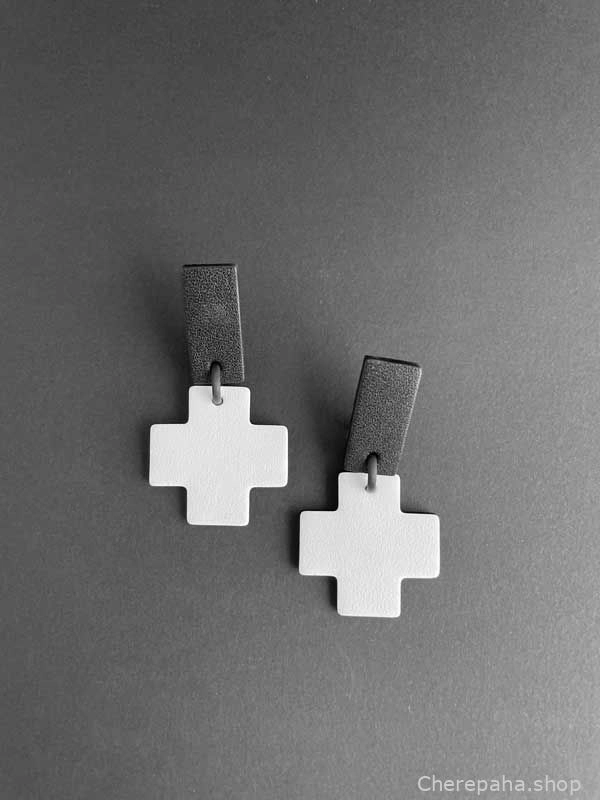 Серьги из кожи КРЕСТ S белый арт 31402 Серьги из кожи КРЕСТ S белый арт 31402