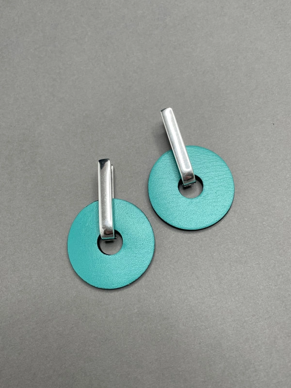 Серьги из кожи ДИСК бирюзовый чёрный арт 20911 Серьги из кожи ДИСК бирюзовый чёрный арт 20911