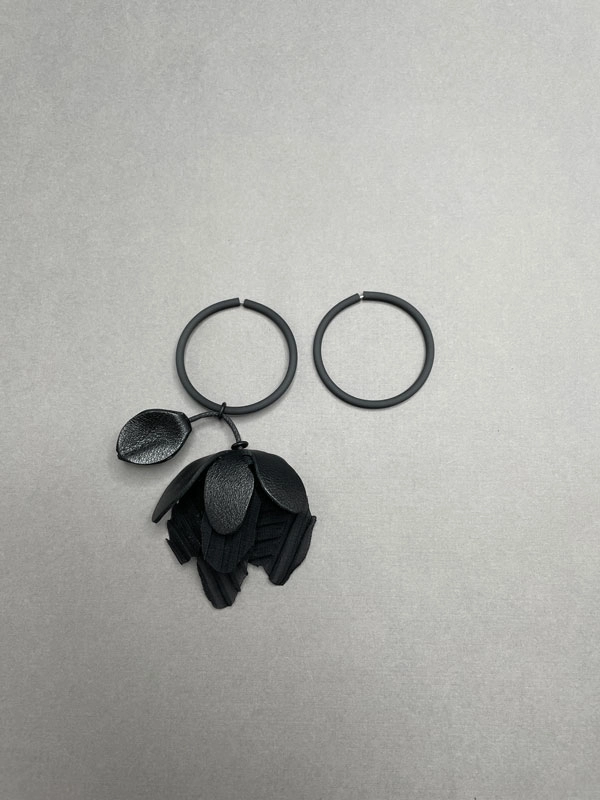 Серьги кожаные МАГНОЛИЯ асимметрия чёрный арт 36301 Серьги кожаные МАГНОЛИЯ асимметрия чёрный арт 36301