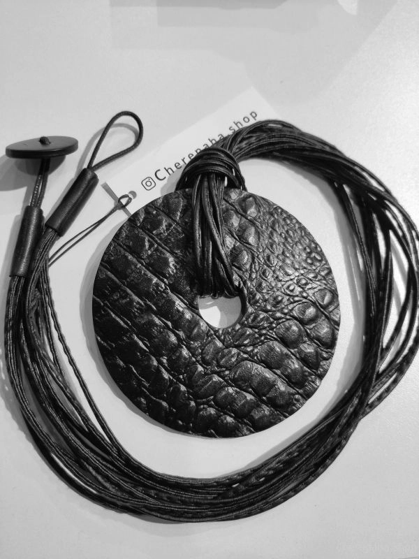 Колье из кожи ДИСК крокодил арт 1941 Колье из кожи ДИСК крокодил арт 1941