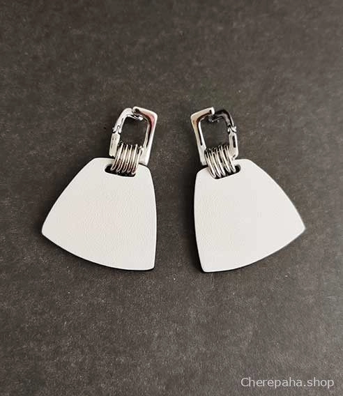 Серьги из кожи белый арт 2221 Серьги из кожи белый арт 2221