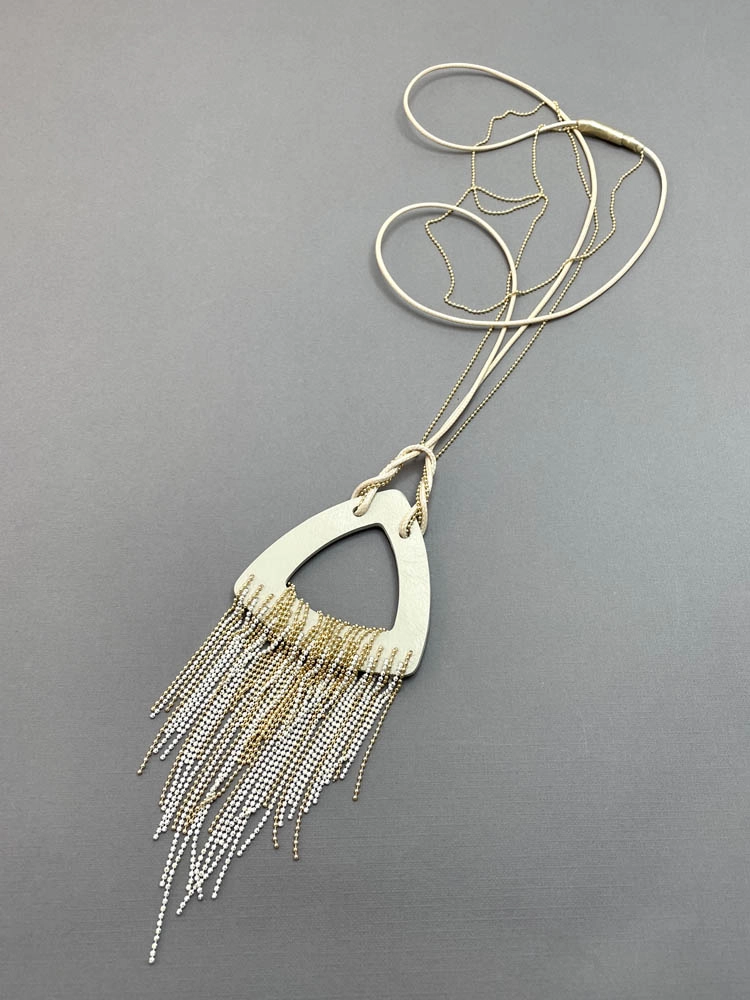 Колье из кожи айвори золото арт 45101 Колье из кожи айвори золото арт 45101