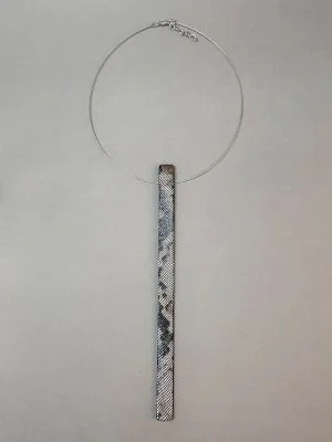 Колье СТИК М бежевая змея чёрный арт 59004