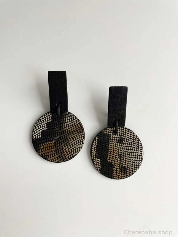 Серьги из кожи бежевая змея арт 32102 Серьги из кожи бежевая змея арт 32102