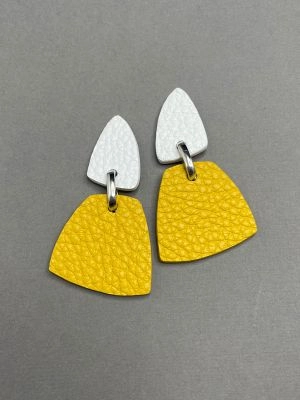 Серьги из кожи жёлтый белый арт 37606 Серьги из кожи жёлтый белый арт 37606
