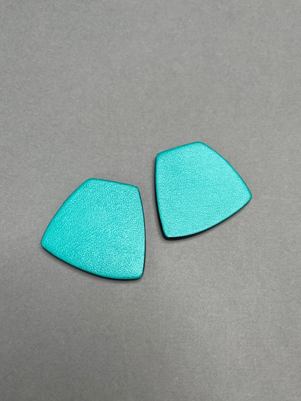 Серьги из кожи АСИММЕТРИЯ S бирюзовый чёрный арт 11311 Серьги из кожи АСИММЕТРИЯ S бирюзовый чёрный арт 11311