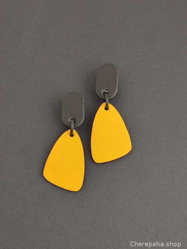 Серьги из кожи жёлтый чёрный арт 30308 Серьги из кожи жёлтый чёрный арт 30308