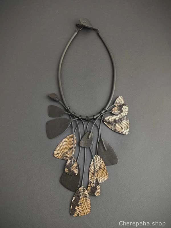 Ожерелье из кожи ЛИАНА бежевая змея арт 25715