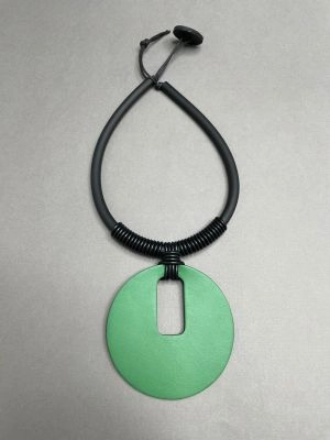 Колье из кожи ЛУНА зелёный арт 28905 в магазине дизайнерских украшений Cherepaha.shop