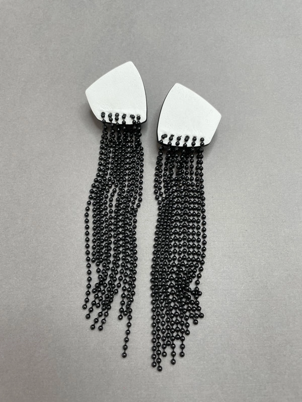 Серьги из кожи КАВИАР белый чёрный арт 30803 Серьги из кожи КАВИАР белый чёрный арт 30803