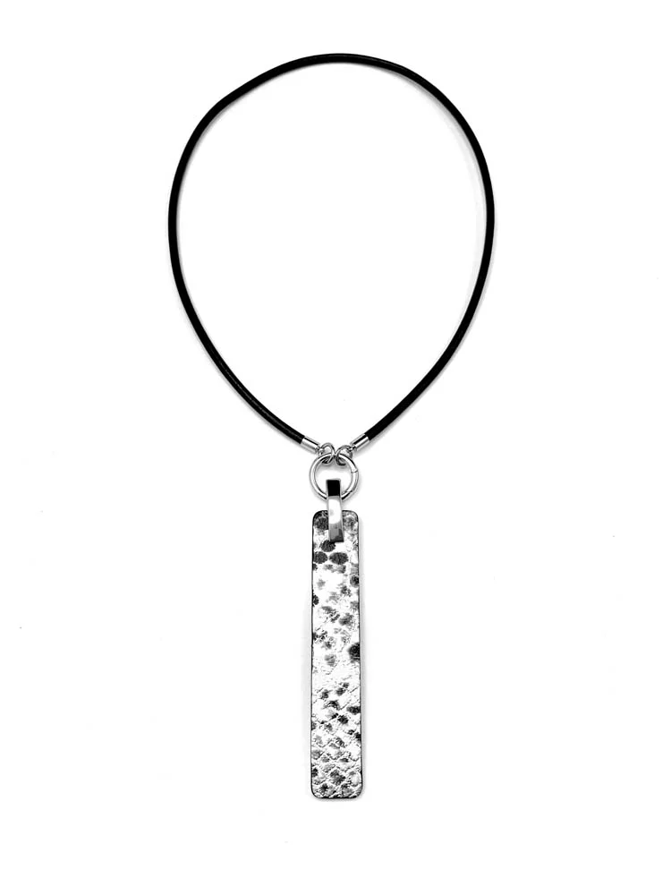 Кулон из кожи СТИК 2 серая змея чёрный арт 59503 Кулон из кожи СТИК 2 серая змея чёрный арт 59503