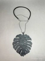 Кулон из кожи ЛИСТ чёрный арт 0531 в магазине дизайнерских украшений Cherepaha.shop