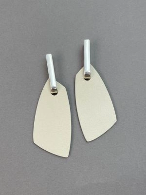 Серьги из кожи ПИКИ айвори арт 14013 в магазине дизайнерских украшений Cherepaha.shop