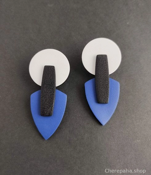 Серьги из кожи СТРЕЛКА белый_синий арт 27405 Серьги из кожи СТРЕЛКА белый_синий арт 27405