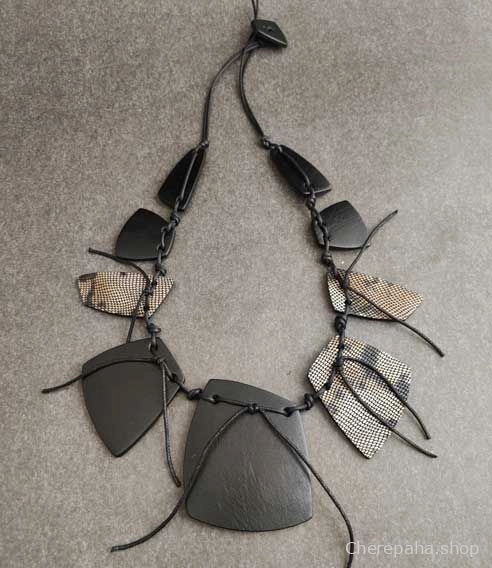 Колье кожаное ХЛОЯ бежевая змея арт 0778