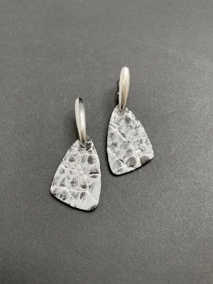 Серьги из кожи ЛЕПЕСТОК серая змея чёрный арт 37303