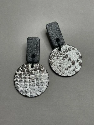 Серьги из кожи серебряная змея арт 32113 в магазине дизайнерских украшений Cherepaha.shop