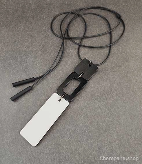 Кулон кожаный СТИК белый арт 1863 Кулон кожаный СТИК белый арт 1863