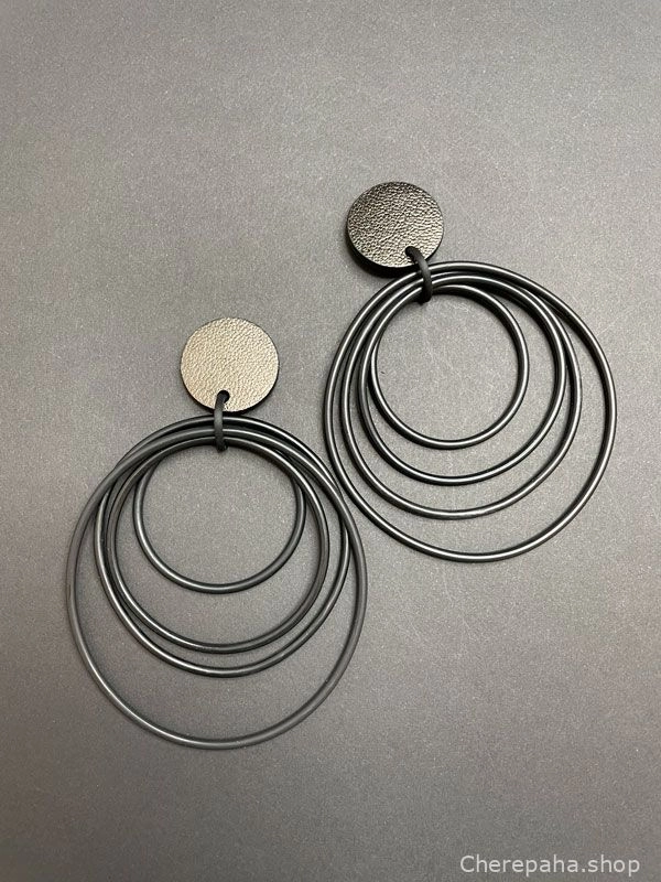 Серьги кожаные СПРИНГ тёмное серебро арт 28705