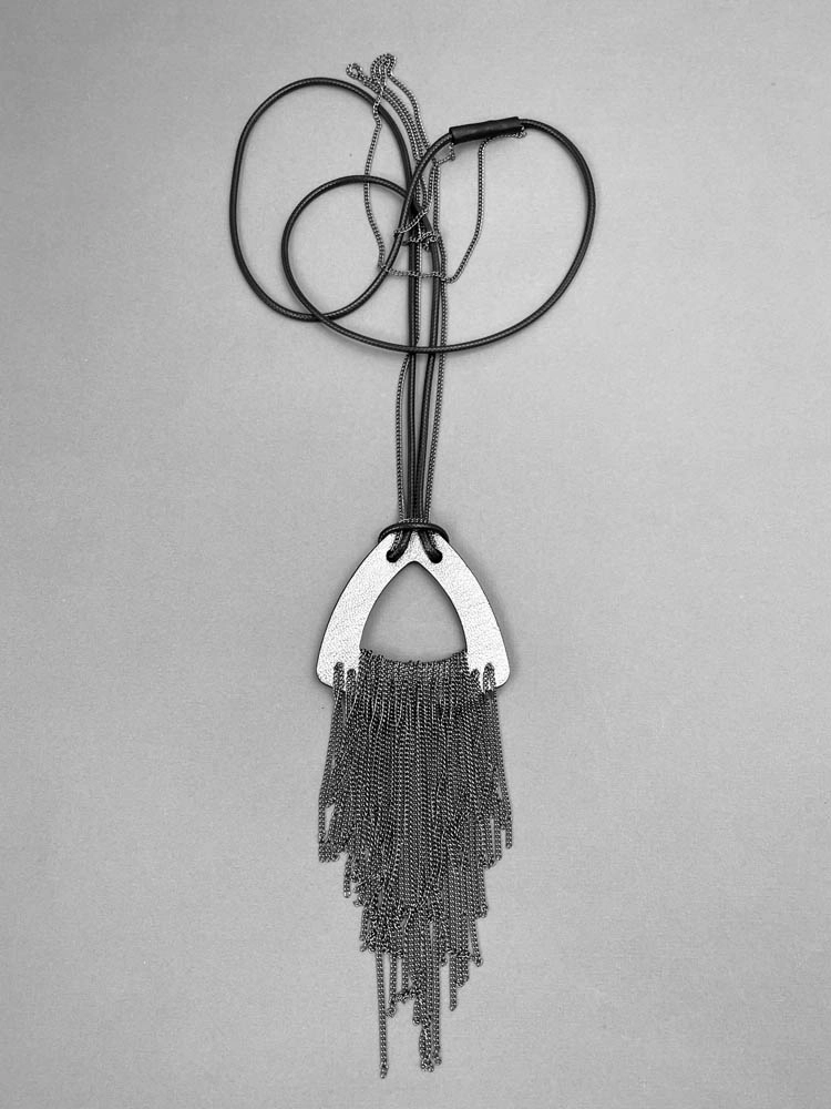 Колье из кожи серебро чёрный тёмное серебро арт 45104 Колье из кожи серебро чёрный тёмное серебро арт 45104