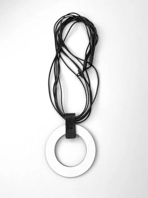 Кулон-колье из кожи КОЛЬЦО белый арт 36104