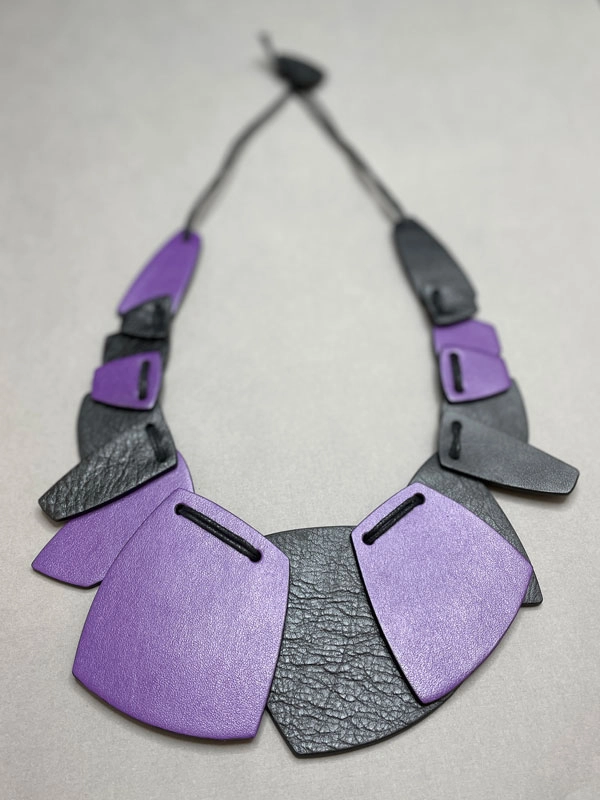 Колье из кожи ХЛОЯ двухслойное фиолетовый чёрный арт 1184 Колье из кожи ХЛОЯ двухслойное фиолетовый чёрный арт 1184