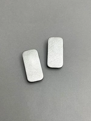 Серьги из кожи 2x4 серебро чёрный арт 15111 в магазине дизайнерских украшений Cherepaha.shop