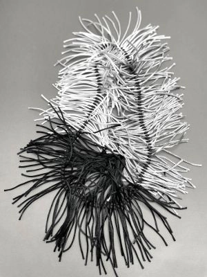 Колье АКТИНИЯ чёрный серый белый арт 40207 в магазине дизайнерских украшений Cherepaha.shop