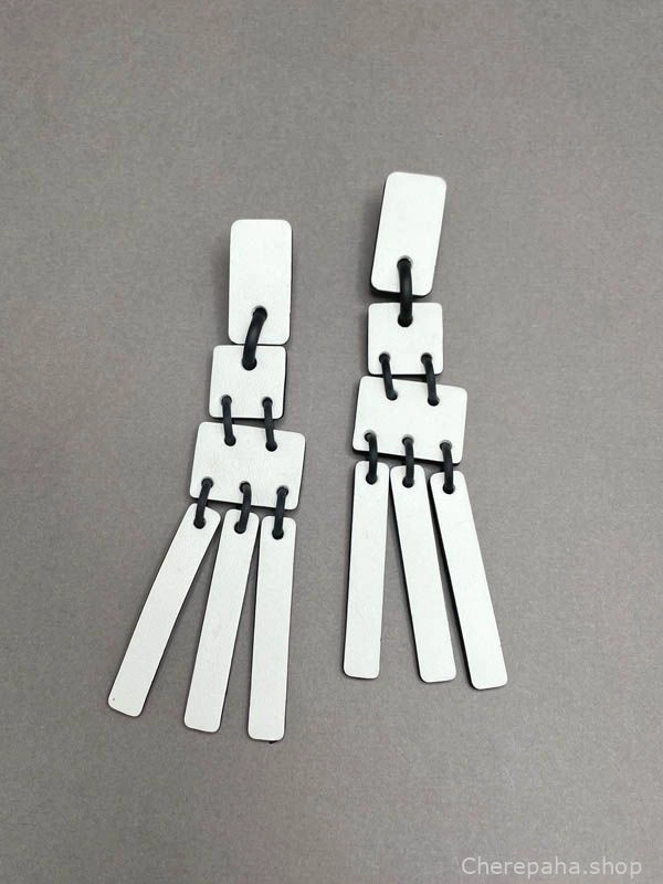 Серьги из кожи белый чёрный арт 31003 Серьги из кожи белый чёрный арт 31003