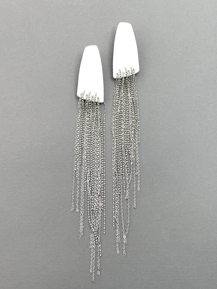 Серьги из кожи белый арт 42905 Серьги из кожи белый арт 42905