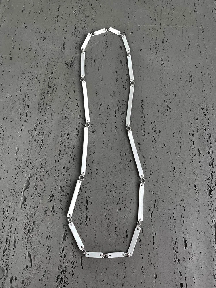 Бусы из кожи СТИК белый арт 58602 Бусы из кожи СТИК белый арт 58602