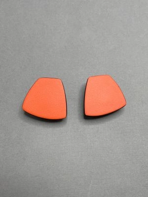 Серьги из кожи АСИММЕТРИЯ S оранжевый чёрный арт 11313 в магазине дизайнерских украшений Cherepaha.shop