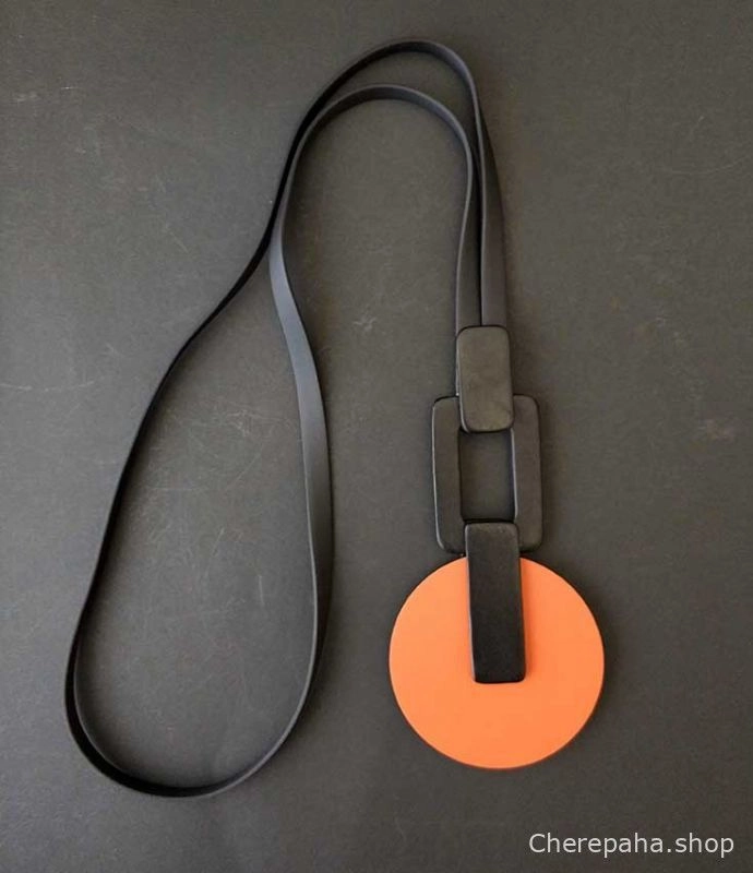 Кулон из кожи коралловый_чёрный арт 1368 Кулон из кожи коралловый_чёрный арт 1368