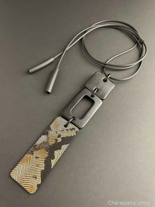 Кулон кожаный СТИК бежевая змея арт 1862 Кулон кожаный СТИК бежевая змея арт 1862