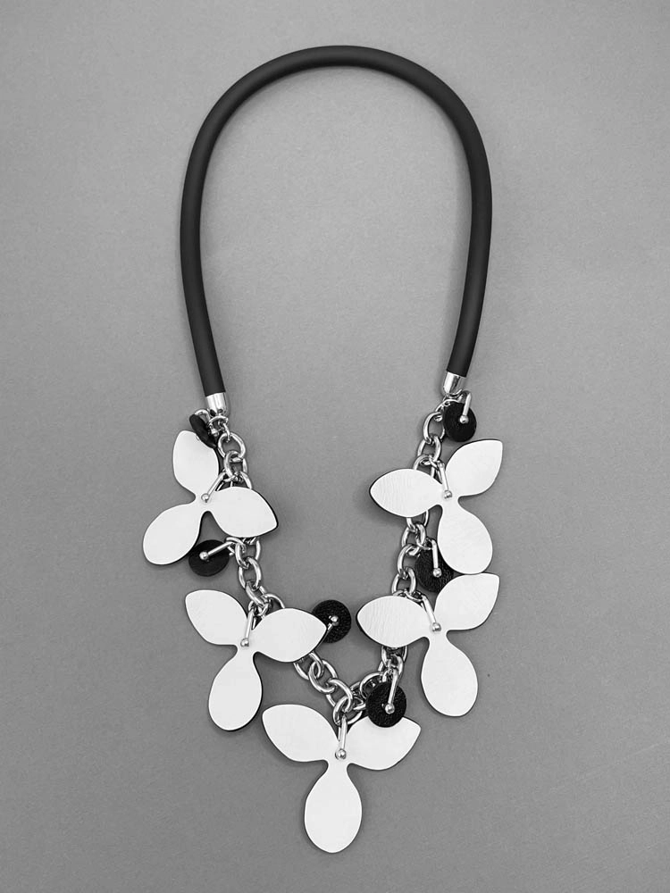 Колье из кожи ОРХИДЕЯ 3 белый арт 38502