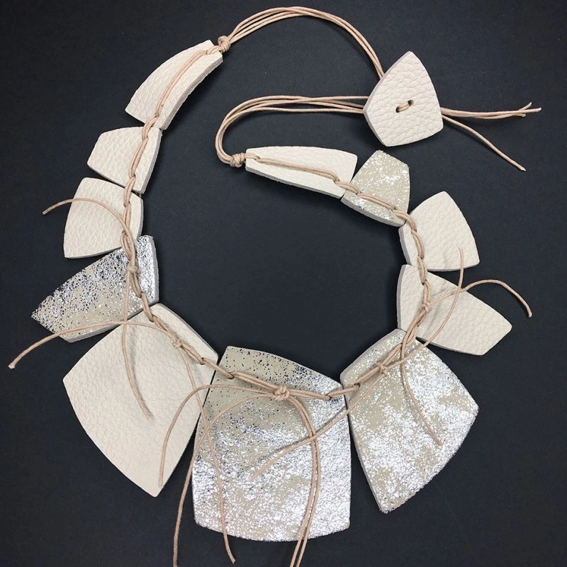 Колье из кожи ХЛОЯ беж арт 0772