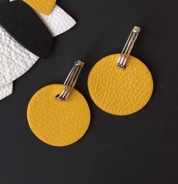 Серьги из кожи КРУГ 5 жёлтый арт 0993 Серьги из кожи КРУГ 5 жёлтый арт 0993