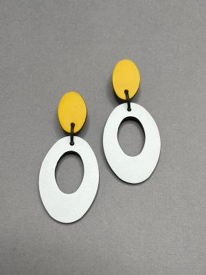 Серьги из кожи белый жёлтый арт 37503 в магазине дизайнерских украшений Cherepaha.shop