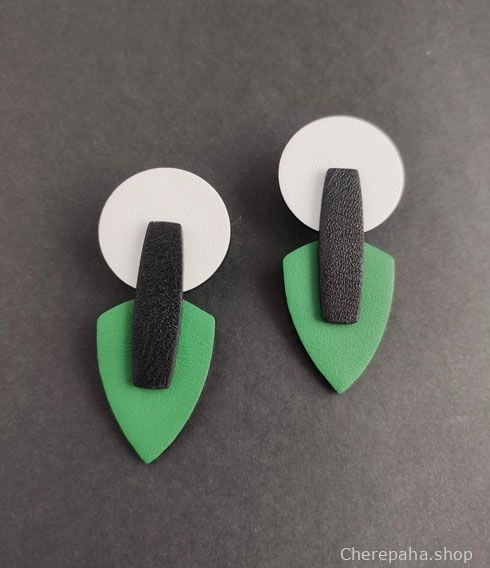 Серьги из кожи СТРЕЛКА белый_зелёный арт 27404 Серьги из кожи СТРЕЛКА белый_зелёный арт 27404