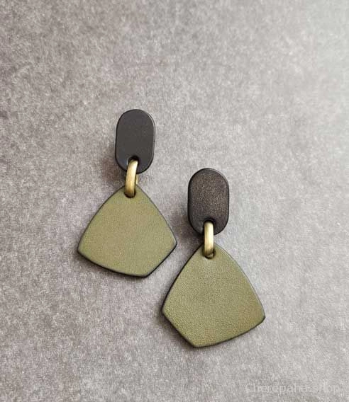 Серьги из кожи хаки арт 2341